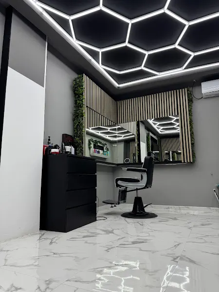 PELUQUERÍA MIAMI