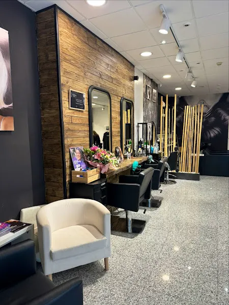 mgportalestilistes - Peluquería en Vic - foto 3