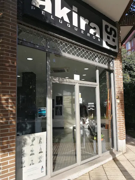 Akira Peluqueros 3.0 - Peluquería en Madrid - foto 3