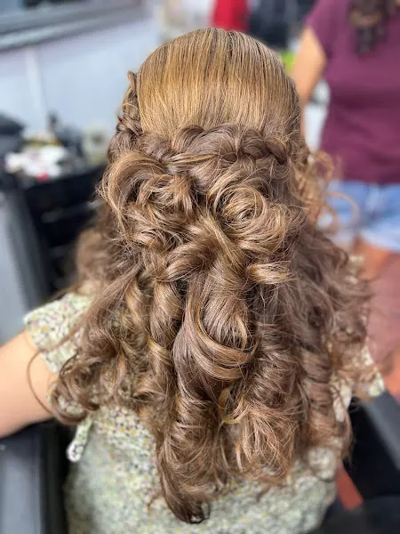 Karina salón de belleza unixe y barbería - Peluquería en Madrid - foto 2
