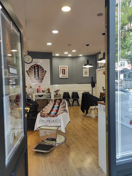 J. Coronel Barberia - Barbería en Madrid - foto 2