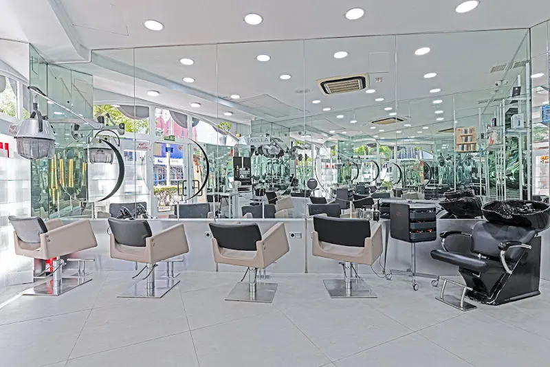 IN PELUQUERIA Y ESTÉTICA - Peluquería en Madrid - foto 2