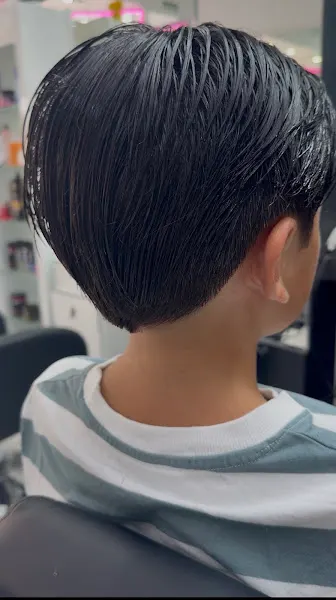 Peluqueria Mendoza manicura y Barberia - Peluquería en Madrid - foto 2