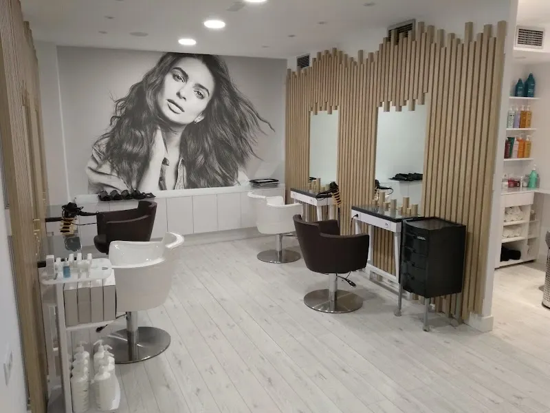 Play Extension - Peluquero especialista en extensiones en Madrid - foto 2