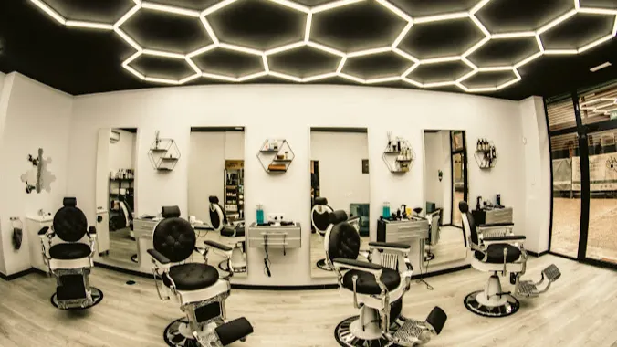 Charlot Premium Barber shop - Barbería en Madrid - foto 2