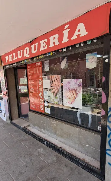 Uñas decorativas y peluquería