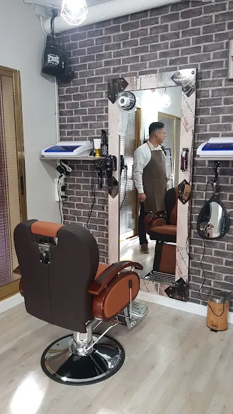 Al filo de la navaja, barber shop - Peluquería en Madrid - foto 2