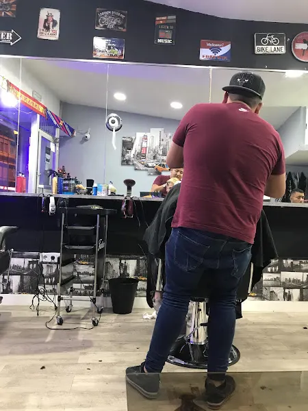 CARPE BARBER SHOP - Peluquería en Madrid - foto 2