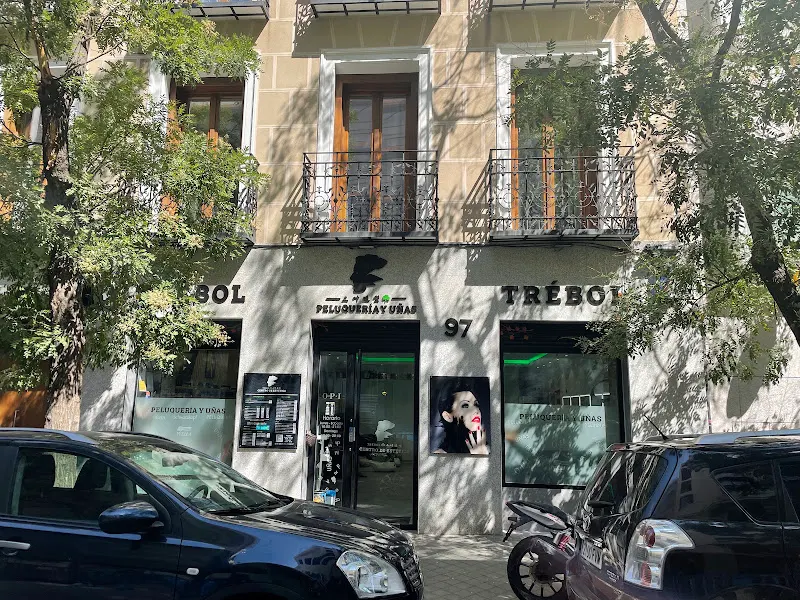 Trébol peluquería y uñas 三叶造型