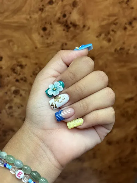 Sky salón Peluquería y Uñas