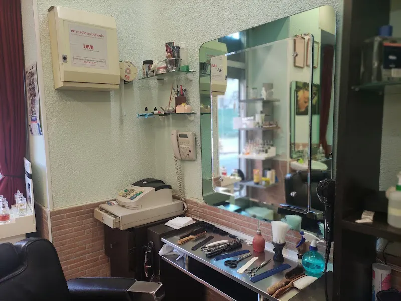 Peluqueria De Caballeros Plaza - Peluquería en Madrid - foto 4
