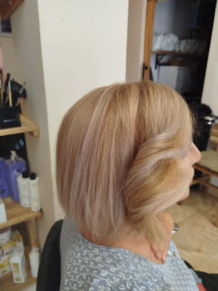 Virtudes Delgado Peluquería y Maquillaje - Los Palacios y Villafranca