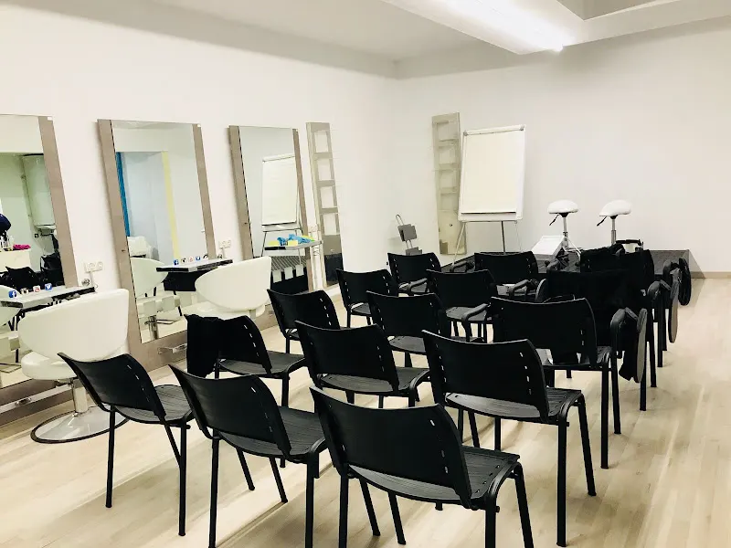 Bellesa Wapp - Escuela de peluquería en Igualada - foto 3