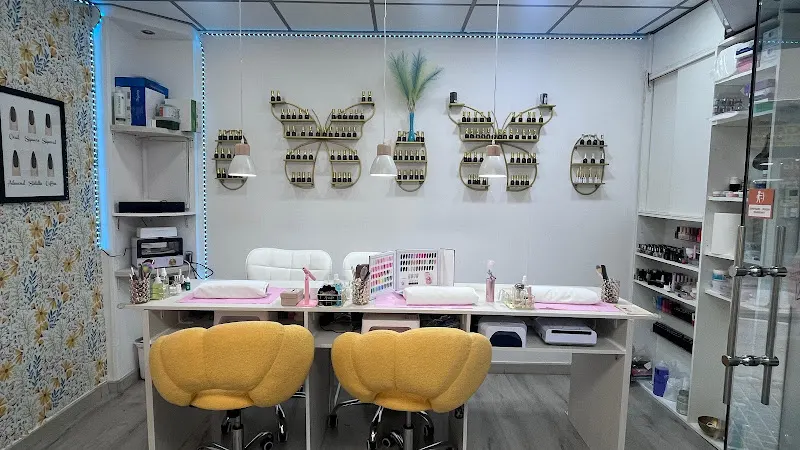 D’Annelis nails & Estética - Salón de manicura y pedicura en Blanes - foto 2