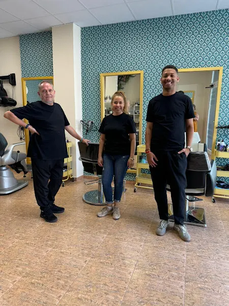 Peluqueria y estética Unisex S&S - Peluquería en Valencia - foto 2