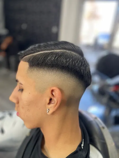 Barbería J.R - Barbería en Sant Adrià de Besòs - foto 2
