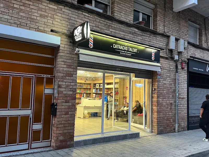 CATRACHO TALENT BARBERSHOP - Peluquería en Montcada i Reixac - foto 2