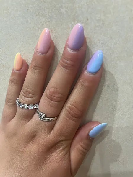 MAX GUAY NAILS - Salón de manicura y pedicura en Hospitalet de Llobregat (L) - foto 2