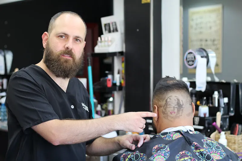 MONCHO PELUQUEROS - Peluquería en Almería