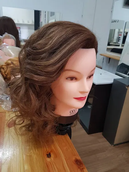 ROSSY PELUQUERÍA UNISEX