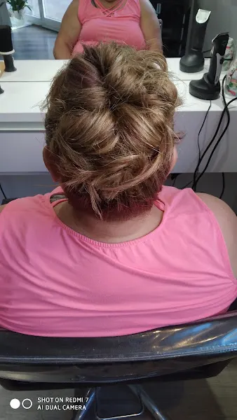 PERRUQUERIA I ESTETICA KRYSTAL - Presoterapia, Depilación Láser , Diseño de uñas, Peluqueria, - Sant Joan Despí