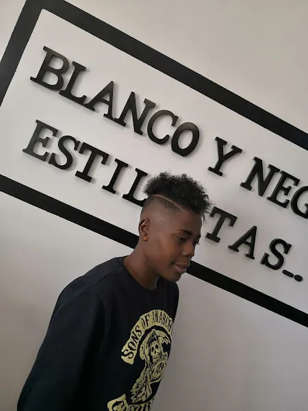 Blanco Y Negro Estilistas - Peluquería en Cambrils - foto 2