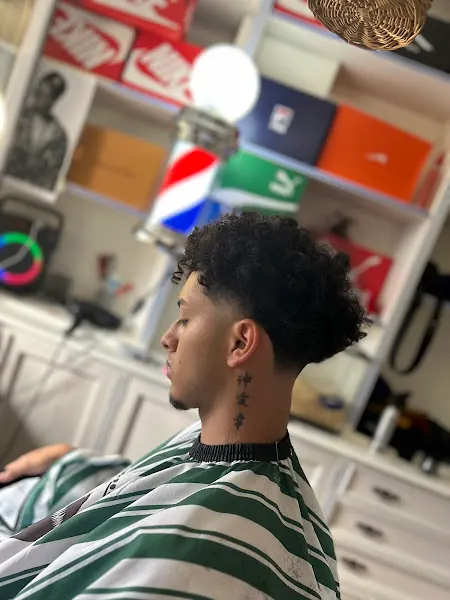 URBAN BARBER SHOP