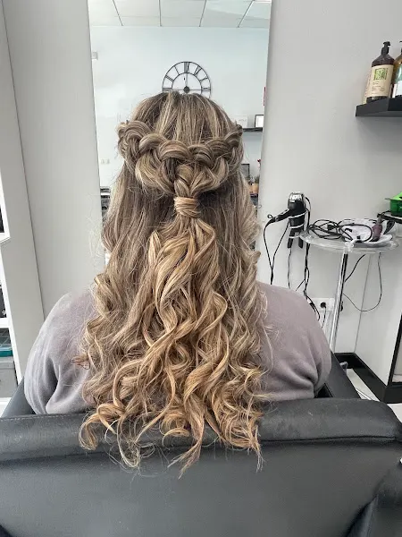 Adenaia Peluquería Unisex - Arteixo