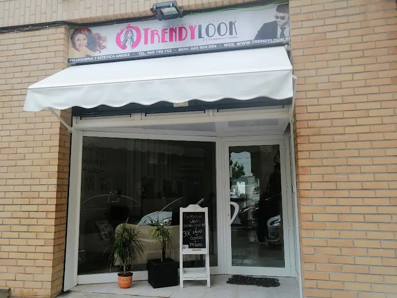 Peluquería y estética TrendyLook Manises
