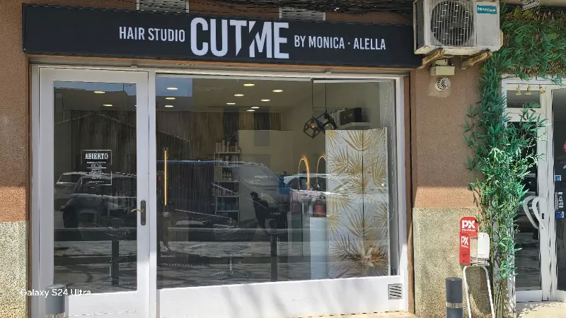 Cut Me By Monica - El Masnou