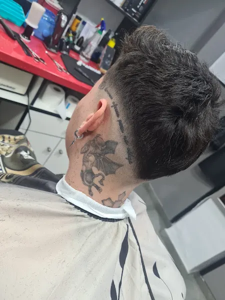 STAR PELUQUERÍA BARBERÍA