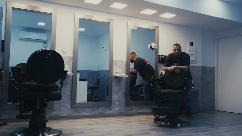 THE KJ BARBER SHOP - Barbería en Barberà del Vallès - foto 2
