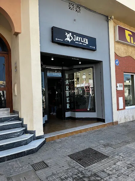 Jayle’s barbershop tattoo-piercing - Barbería en Rota - foto 2