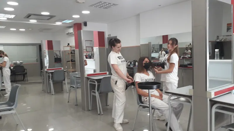 Academia Llongueras - Peluquería en Mahón - foto 2