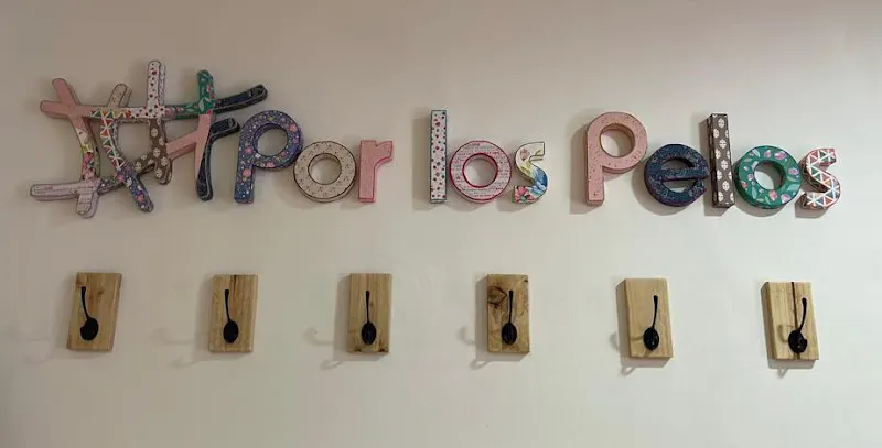 PELUQUERIA POR LOS PELOS - Peluquería en Hospitalet de Llobregat (L) - foto 3