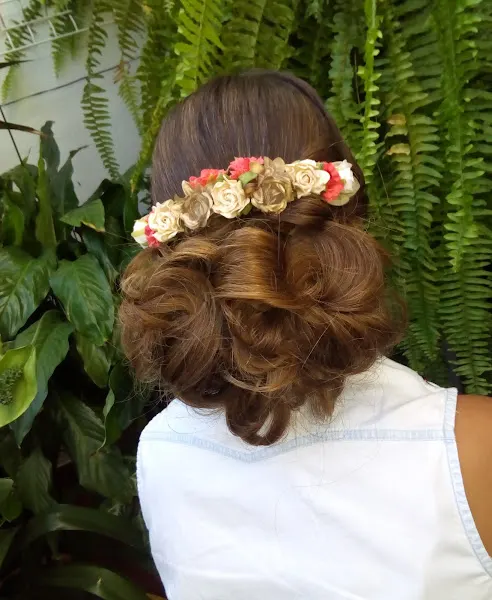 Pilar Aguilar | Recogidos de novia y maquillaje a domicilio en Málaga - Málaga