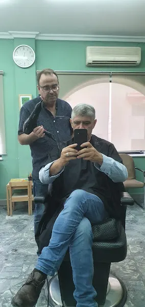 Jara Peluqueros - Peluquería en Camas - foto 2