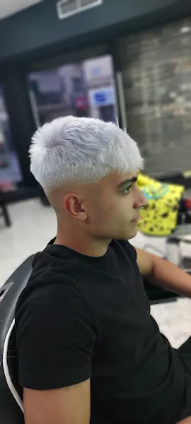 DIAMOND BARBER