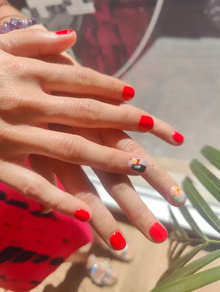 Hello Nails