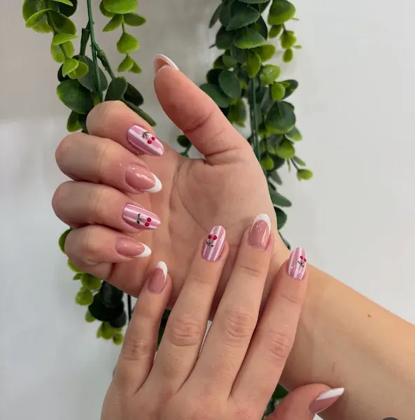 María Ruiz Nails - Salón de manicura y pedicura en Adra - foto 2