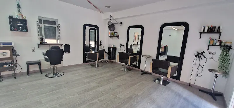 HBH SALOON - Peluquería en Hospitalet de Llobregat (L) - foto 2