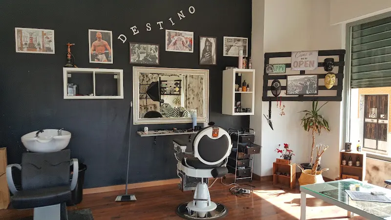 MÁXIMO BARBER - Barbería en Armilla - foto 2