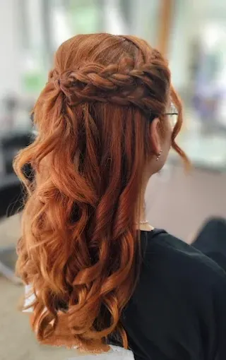 " estil i més " por Roser Viladiu - Peluquería y más