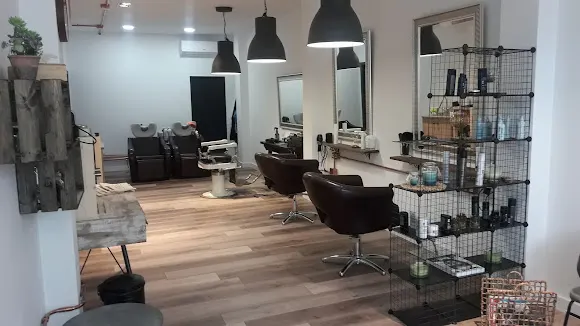 Amoonica’t - Barber Shop & Hair Stylist
