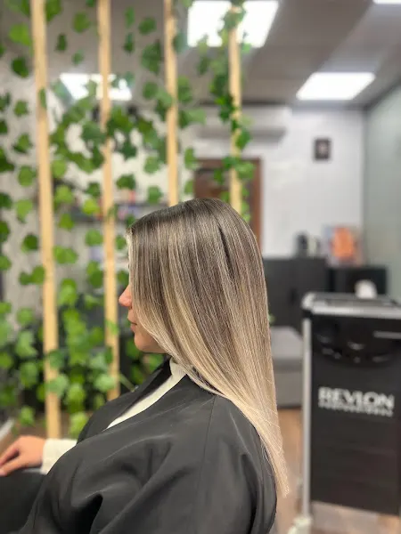 ZuñaG hair studio
