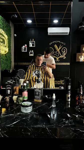 Barbería California - Peluquería en Sant Feliu de Guíxols - foto 2