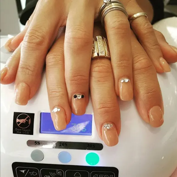 Belleza Mundial - Extensiones de pestañas, manicura, pedicura