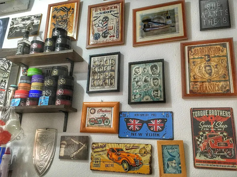 La Barbería de Juanma Custom - Barbería en San Juan de Aznalfarache - foto 2