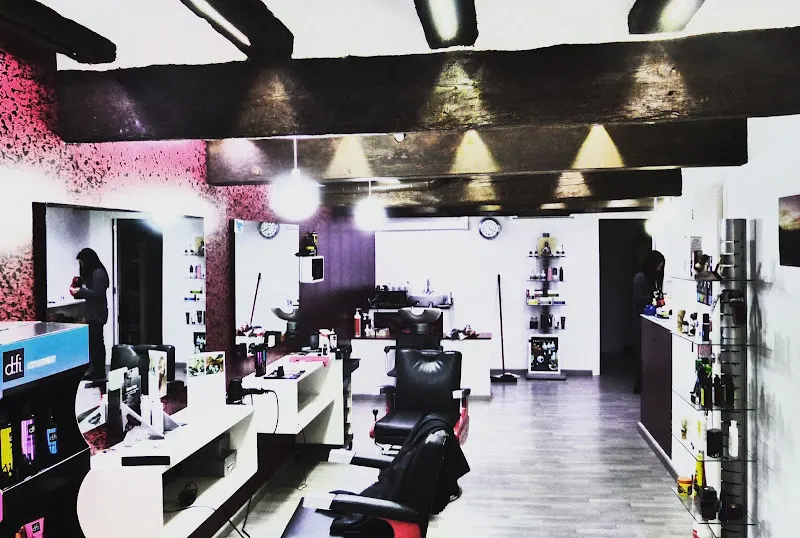 PLAZAS PERRUQUERIA HOME I NEN - Peluquería en Amposta - foto 2