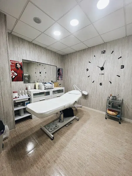 Cristy’s | Drogueria, Perfumería y Estética - Tienda de belleza y salud en Las Gabias - foto 2